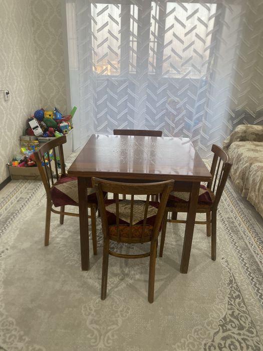 Стол орындығымен