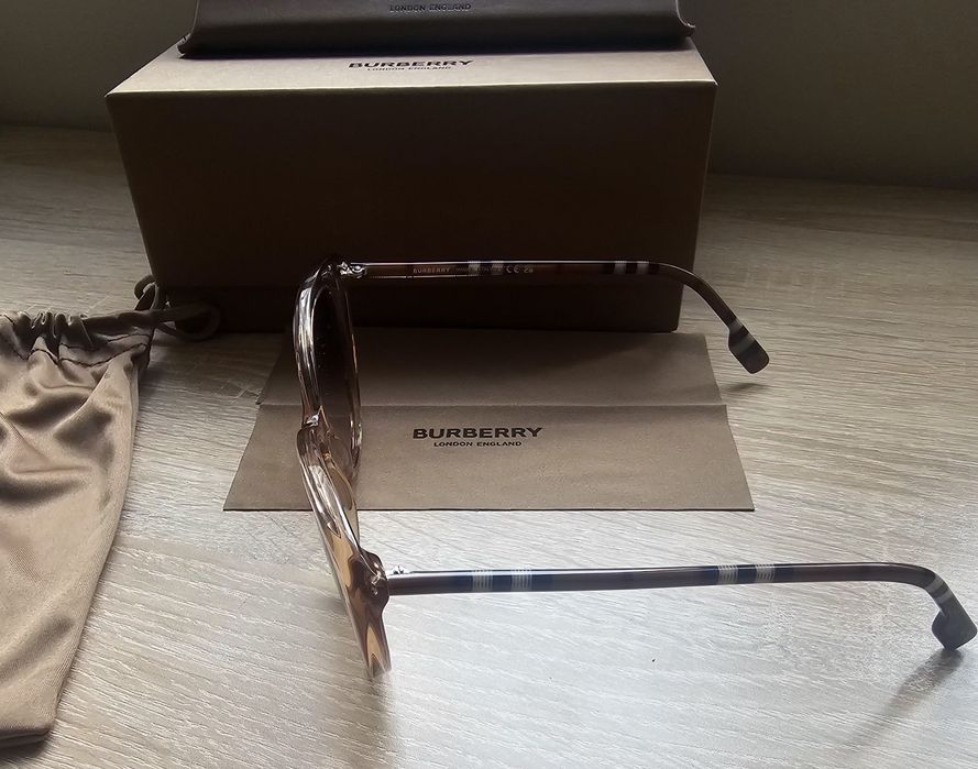 Дамски слънчеви очила burberry