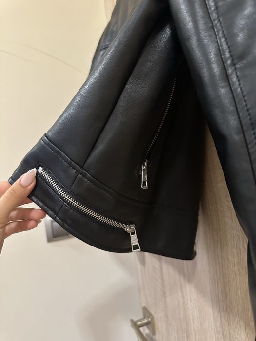 Черно кожено яке