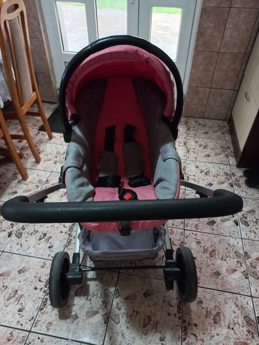 Vând cărucior 3 în 1