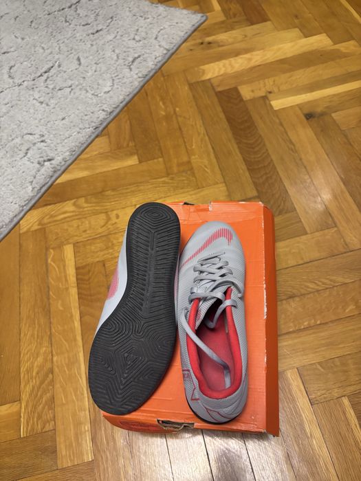 Футболни обувки стоножки Nike Mercurial 39