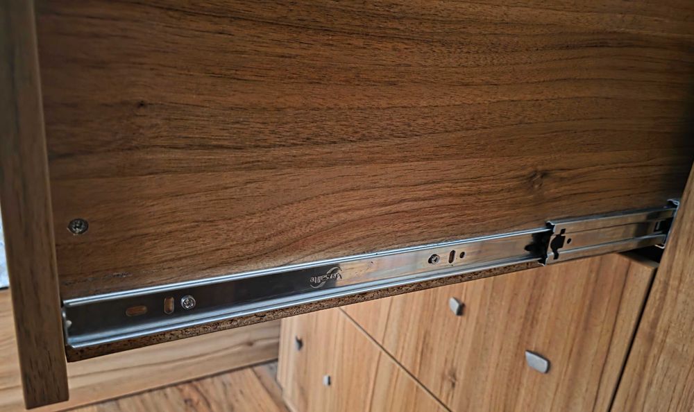 Масивен скрин шкаф комод