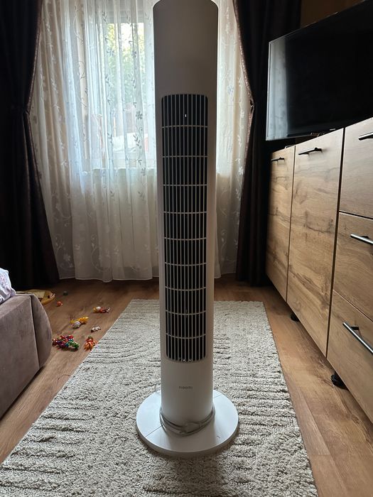 Xiaomi Smart Tower Fan cu design alb