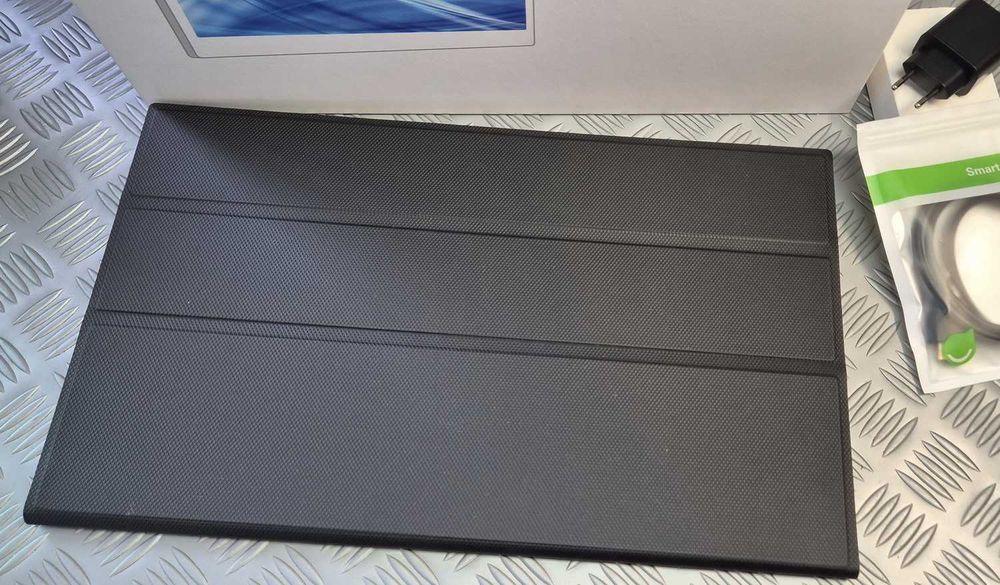 18.5" Преносим монитор UPERFECT 120Hz Touchscreen