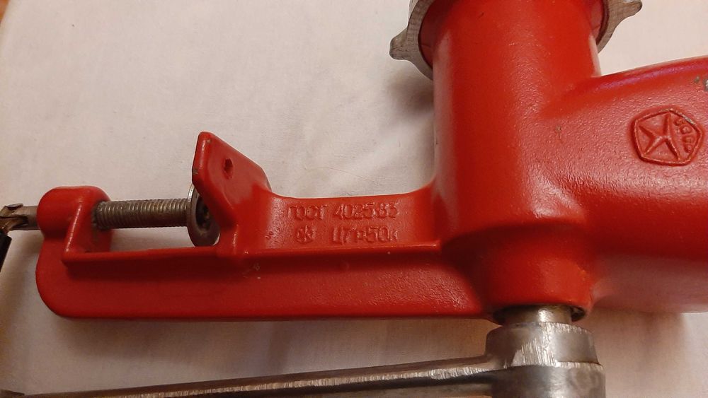 Ръчнa месомелачкa