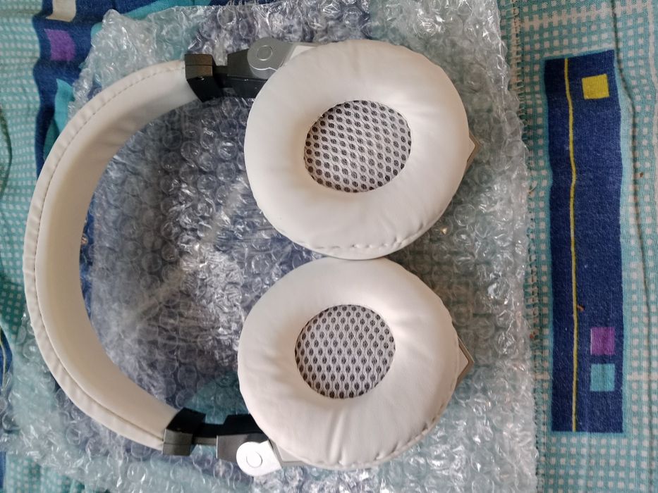 Продаются беспроводные наушники