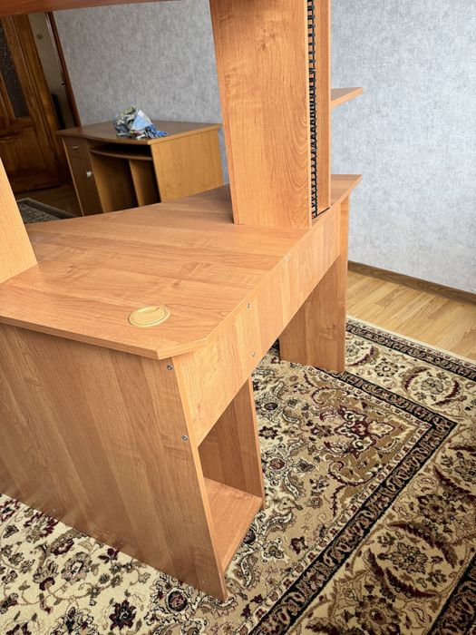 Продам компьютерный стол