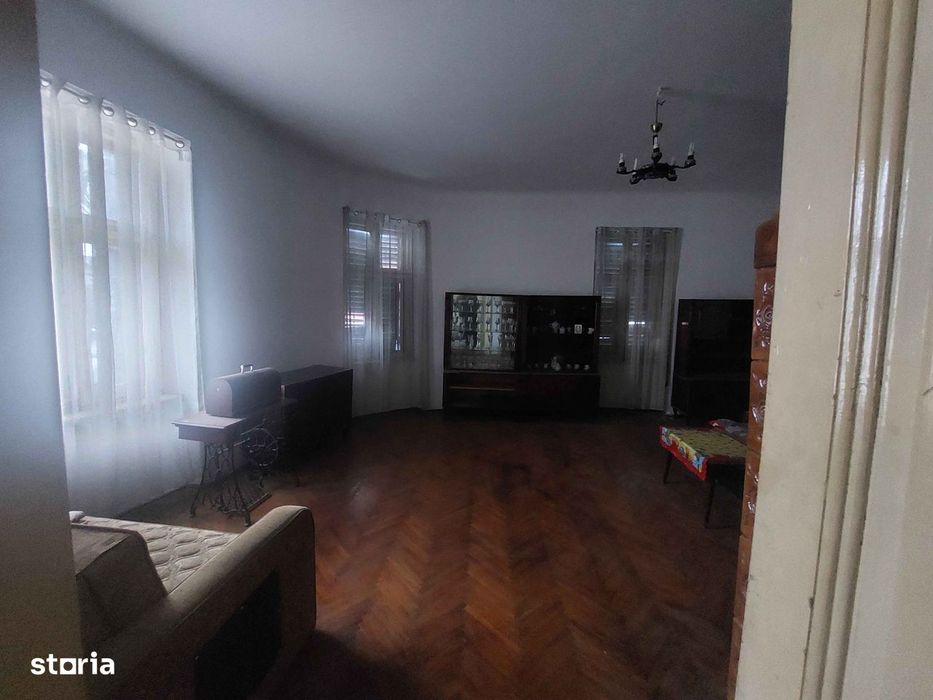 Ap. 2 cam. semidec. la casa central - Lupeni