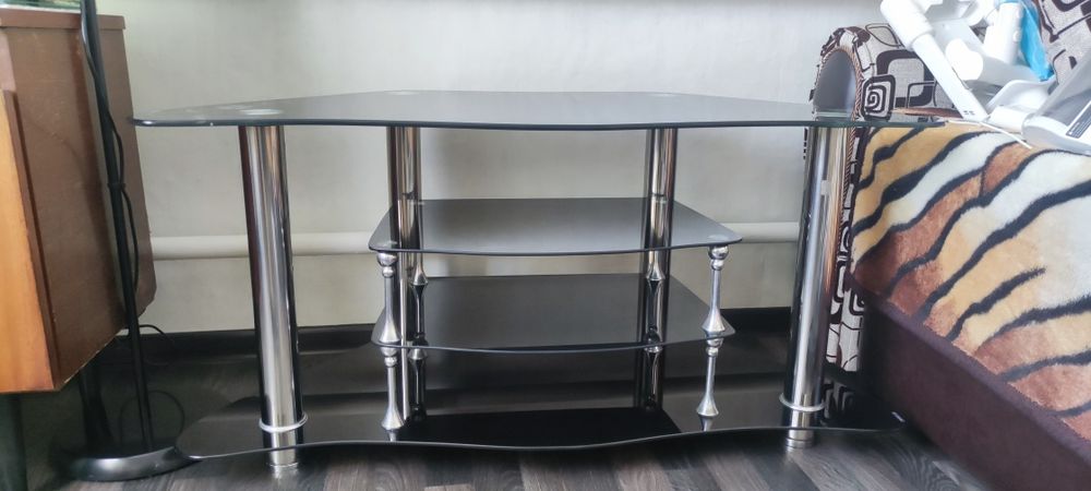 Стеклянная тумба/стол под телевизор