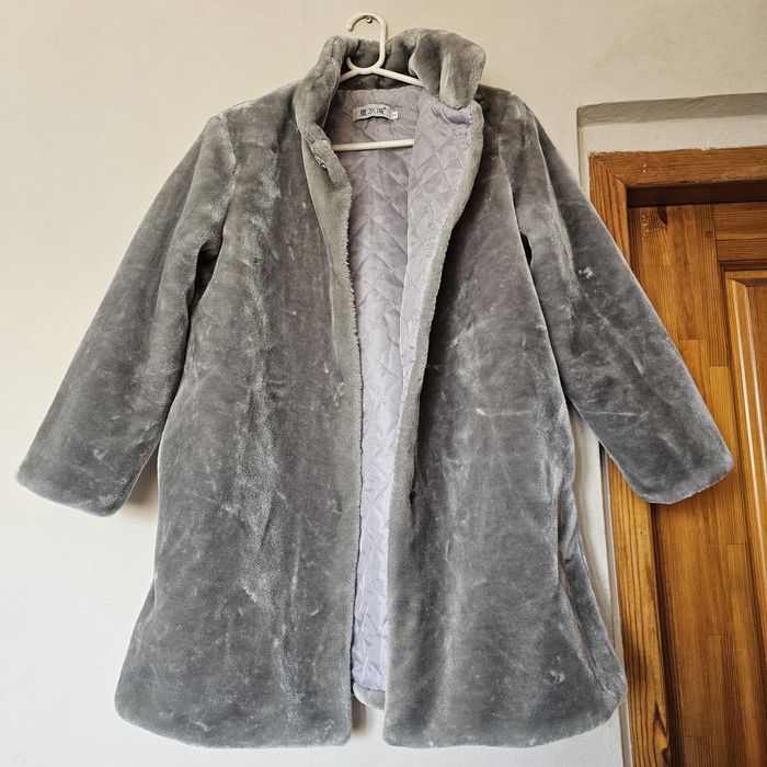 Тонкая шубка серая