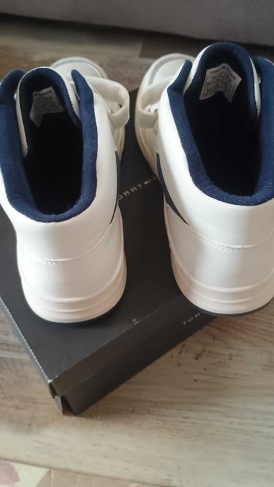 Tommy Hilfiger размер 37