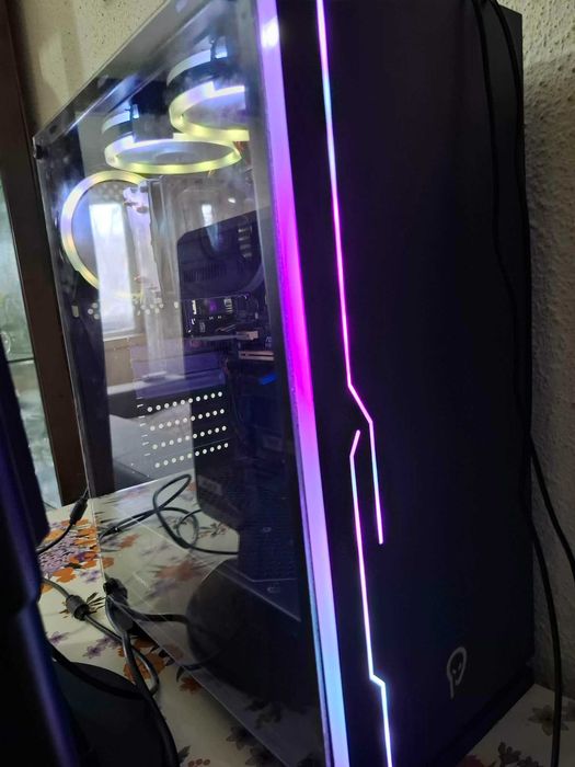 Vând PC complet i5-4460 3.2GHz, 16GB RAM, SSD + HDD, Monitor Acer