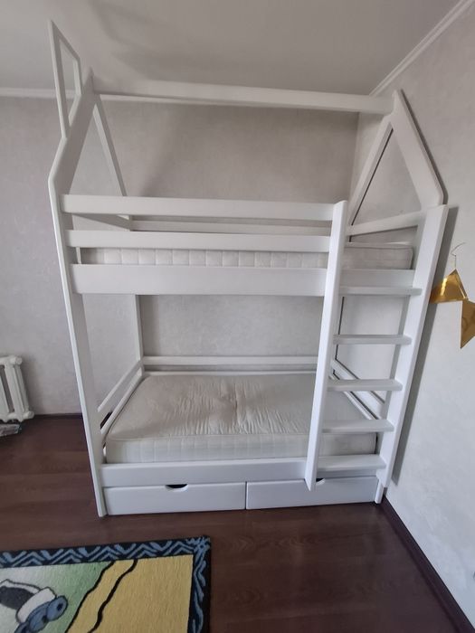 Кровать двухъярусная