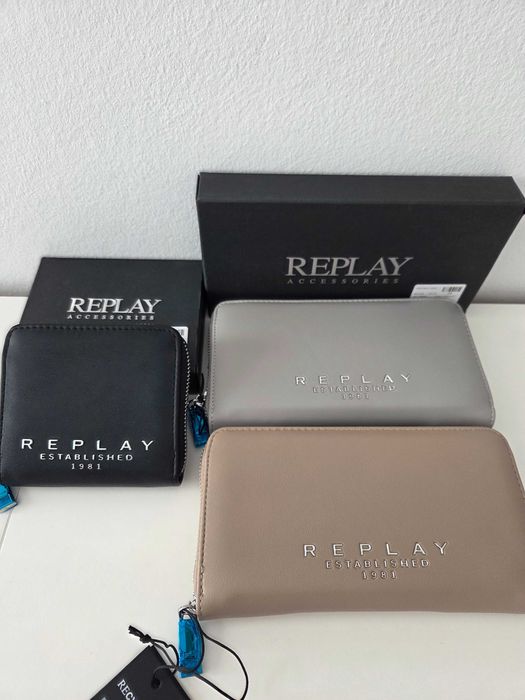 Дамски портфейли Replay