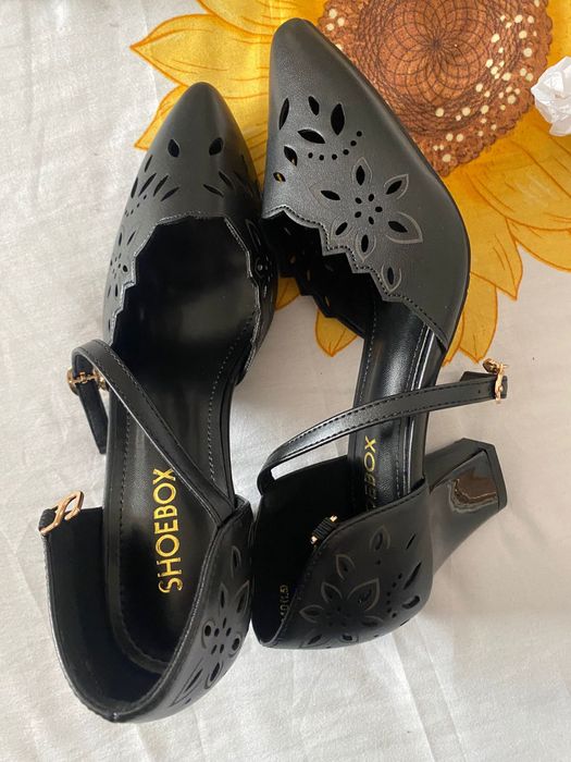 Pantofi negri cu toc