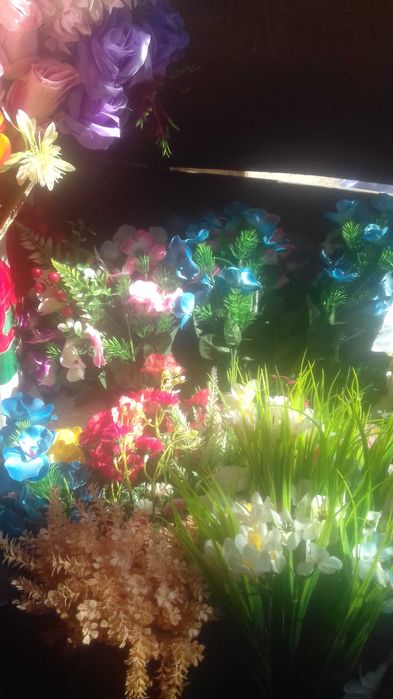 продам искуственые цветы