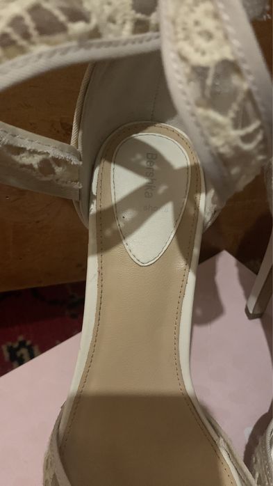 Vând sandale mai multe modele