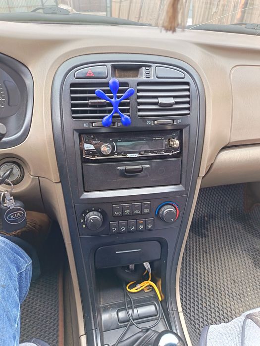 Продам машину KIA OPTIMA 2004 года.