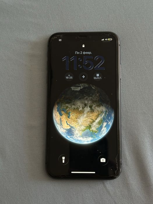 продам айфон 11.