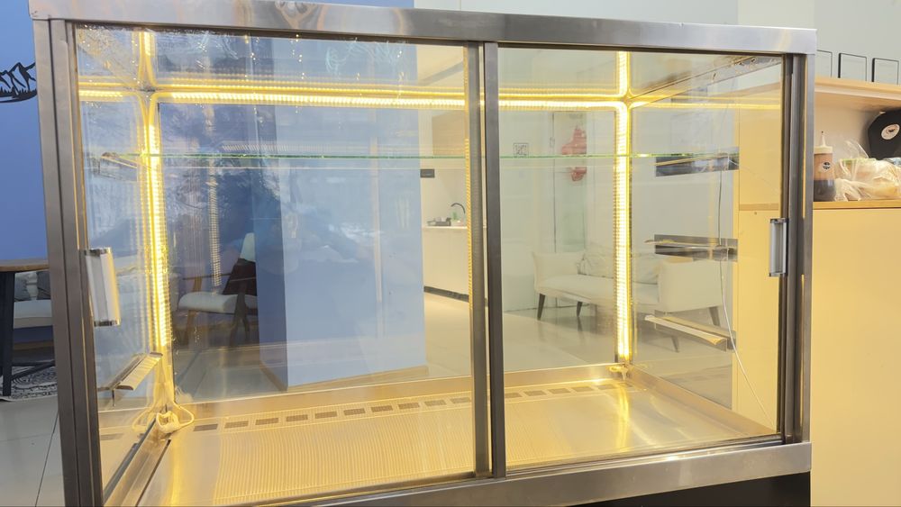 Кондитерская витрина