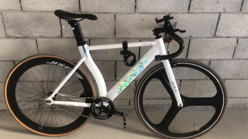 Велосипед фикс нужна обмотка а сейчас на изоленте састояние хорошое