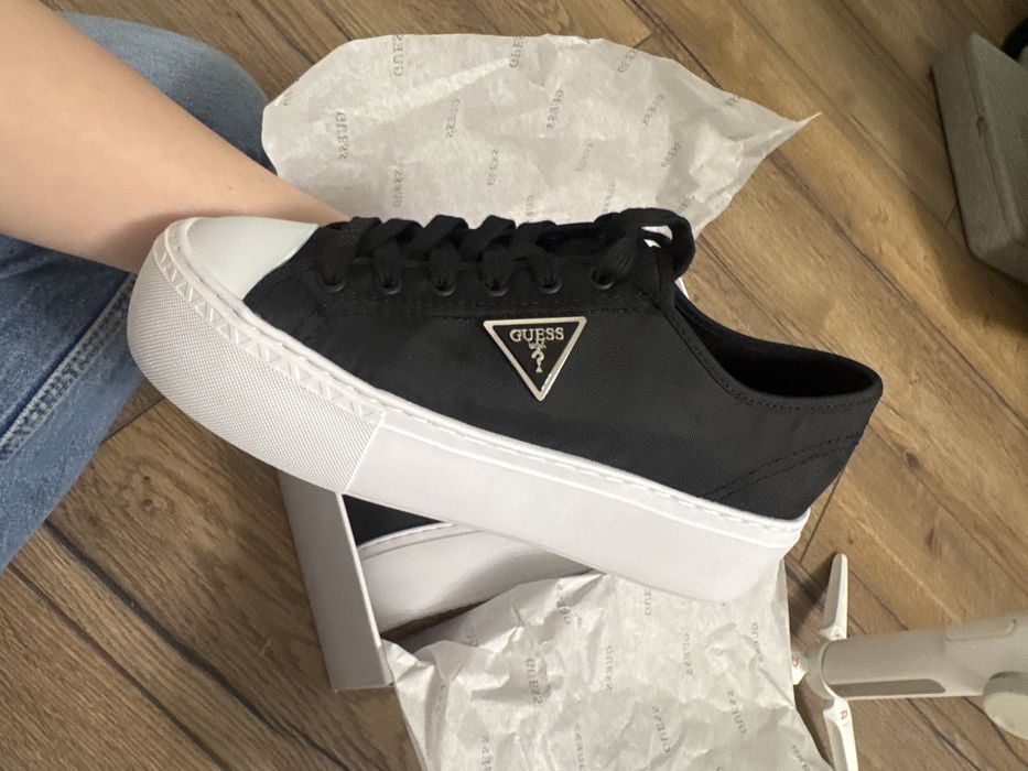 Продам кеды guess