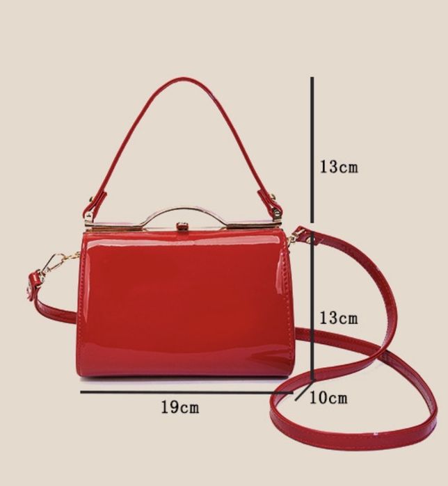 Клатч красного цвета