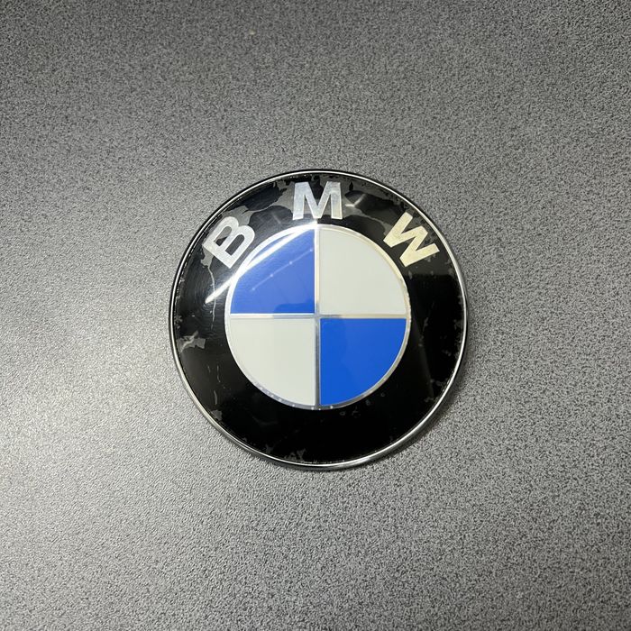 Эмблема на капот багажник bmw