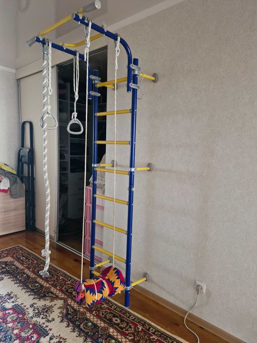 Шведская стенка крепится к стене