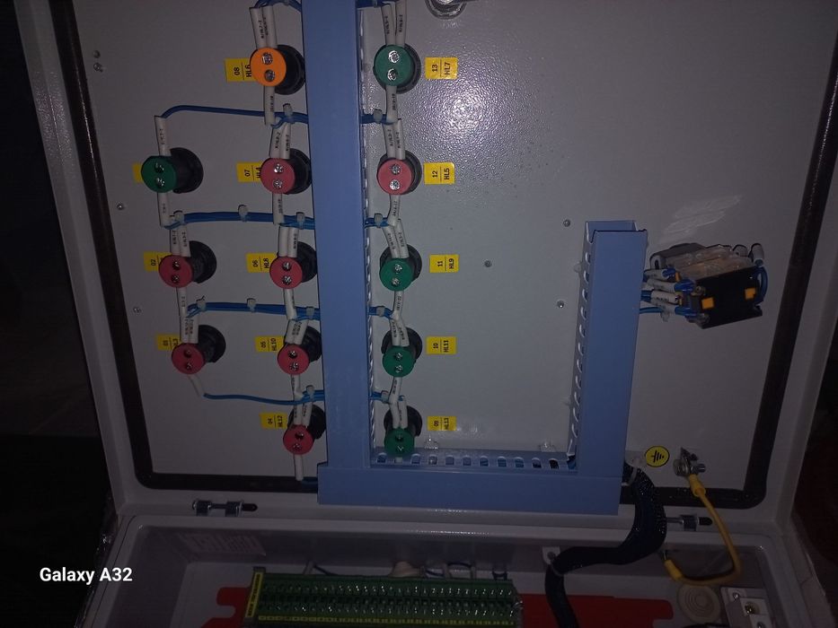 avtomatik boshqaruv shkafi sotiladi