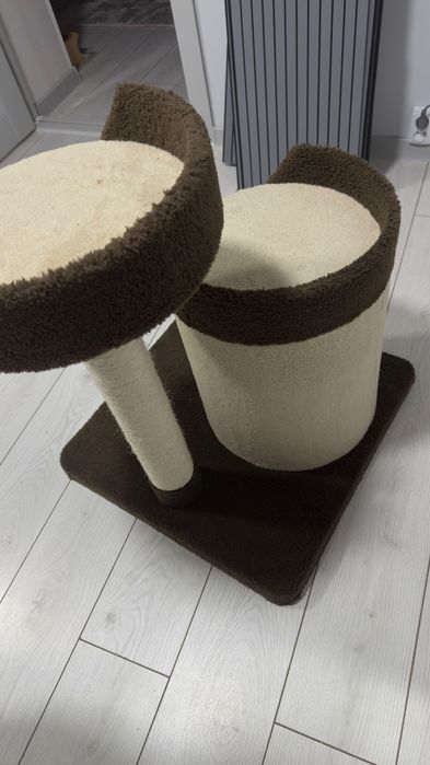 Продается домик и когтеточка для кошки