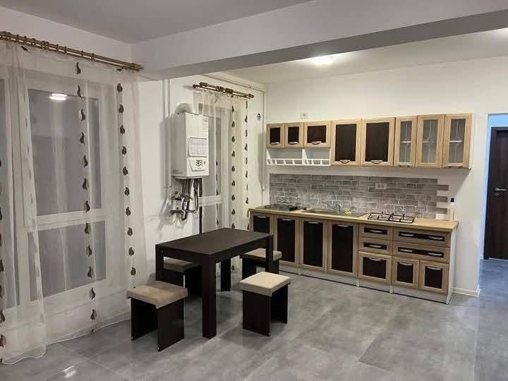 Inchiriez apartament