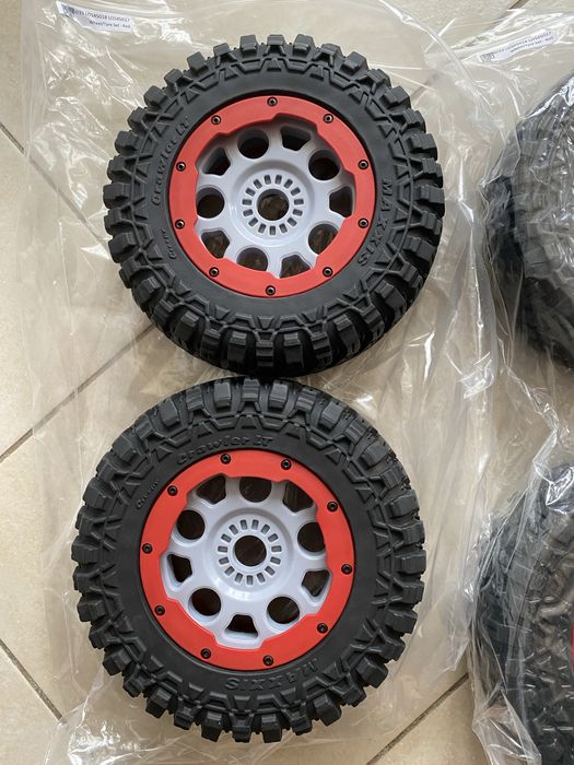 Нови гуми за Losi Dbxl