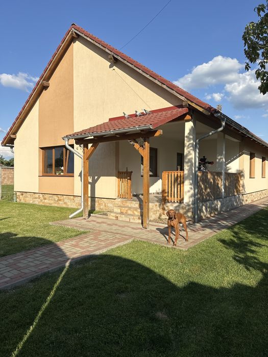 Vand casa indivituala pe parter  1200mp