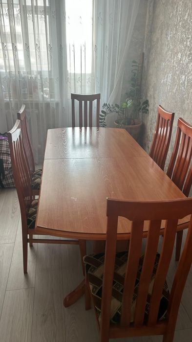 Продам деревянный стол и 6 стульев