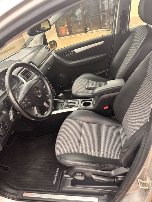 Mercedes b class automat Android auto/Apple carolay