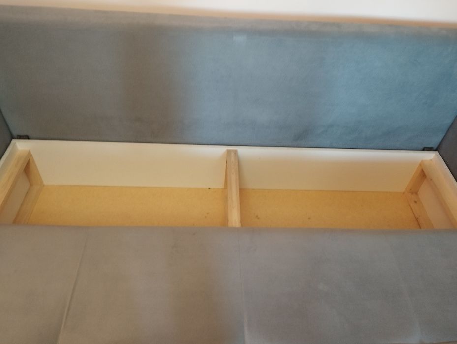 Продается серый диван.