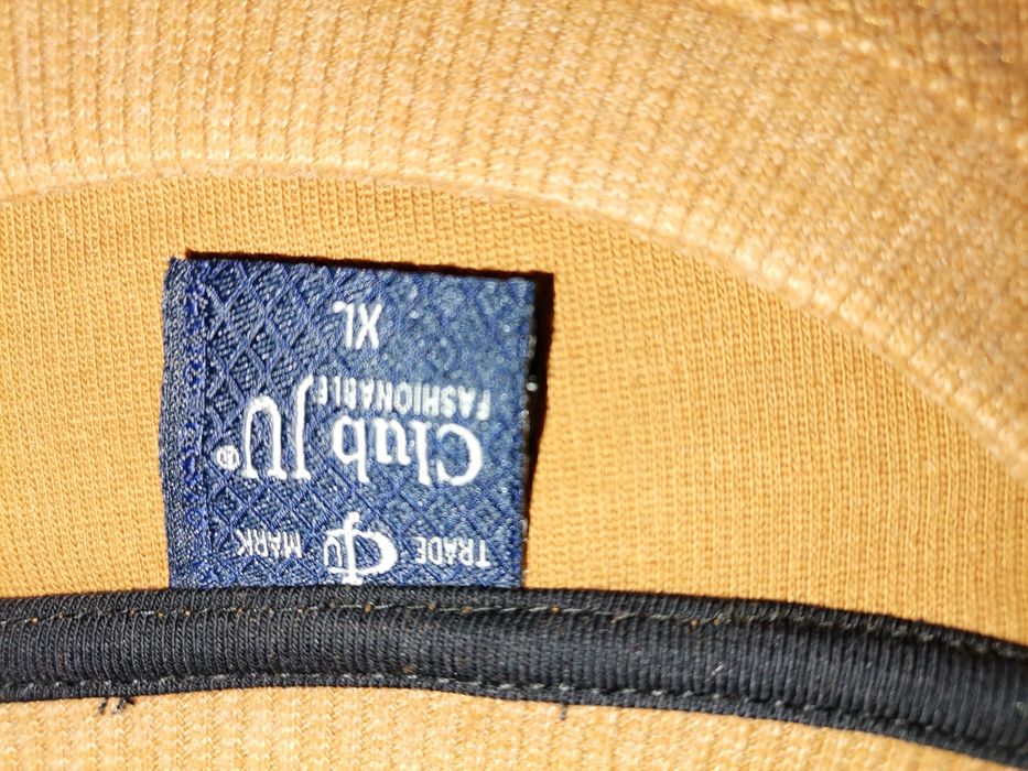 Pulover mărimea XL, purtat o data, impecabil