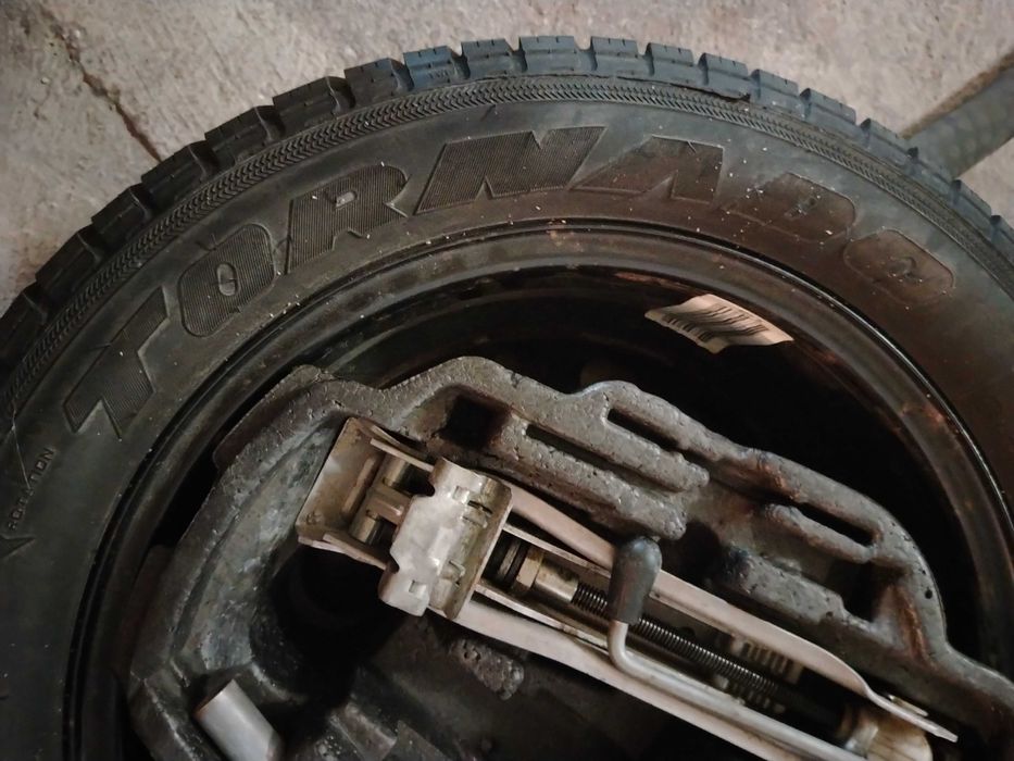 Спортен филтър голф 4/ резервна гума с крик