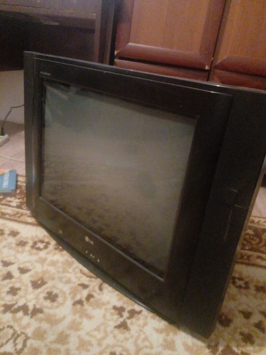 Телевизор  LG хорошо состояние