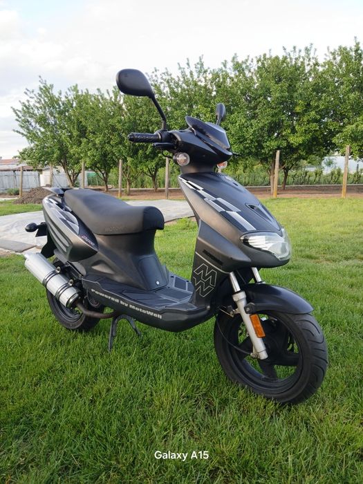 Scuter 49cc 2T Motowell magnet aproape nou 1900km  ( yamaha aerox aprilia piaggio keeway sym suzuki ducati cfmoto boatian rich )