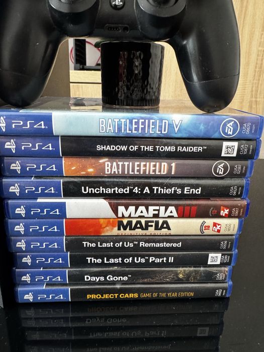 Vând consolă PlayStation 4 cu 10 jocuri