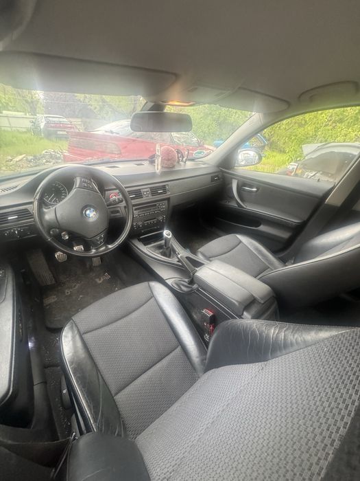 Dezmembrez BMW E90 318i 2006