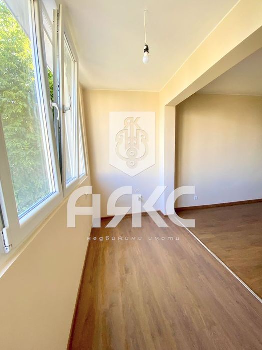 Двустаен апартамент в кв. Обеля 2