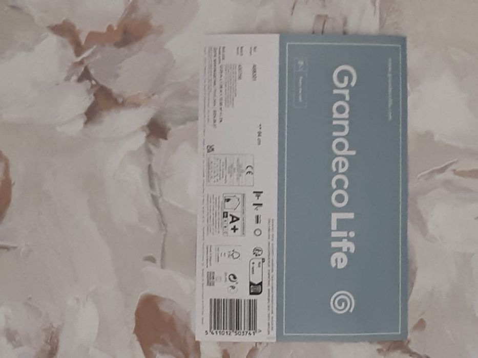 О б о и флизилиновые.