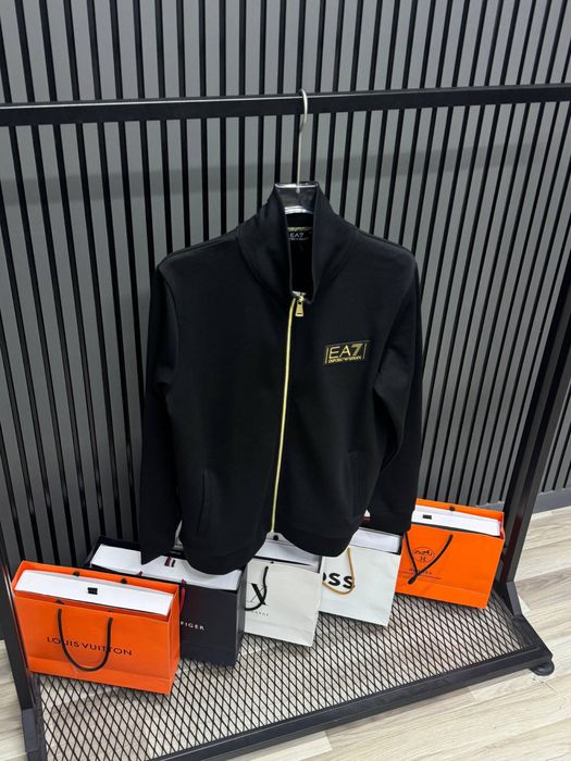 Топ качество на достъпни цени Горнище на Emporio Armani размери:S-2XL