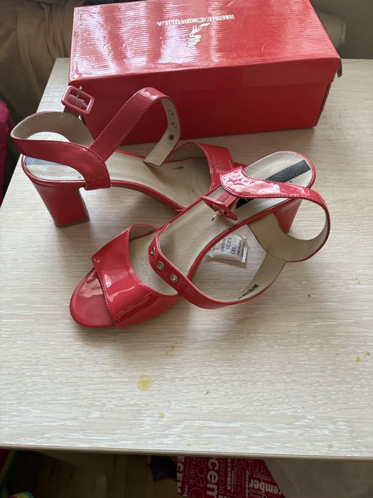 Продам босоножки,размер 39