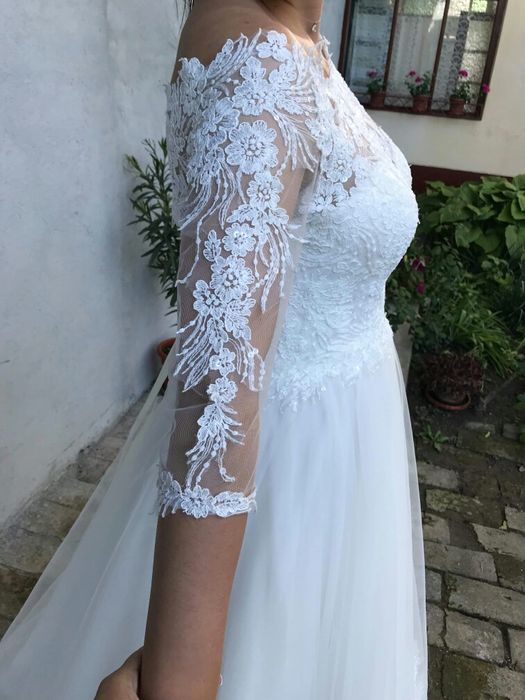 Vand sau inchiriez Rochie de mireasa cu trena