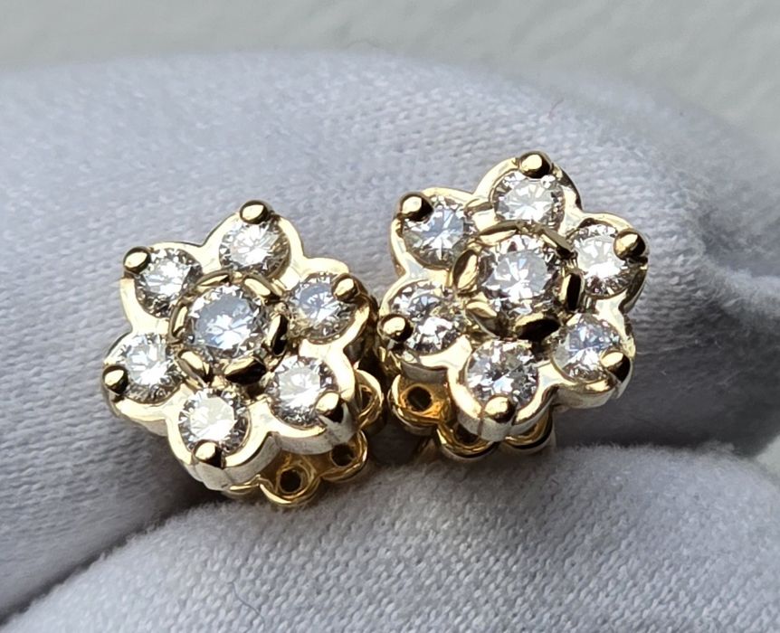 Cercei din aur cu diamante naturale realizat manual