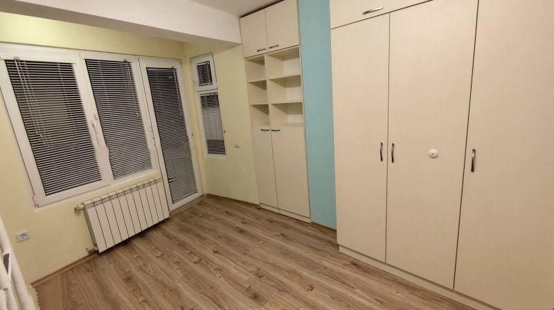 Тристаен, под наем, ж.к Кръстова вада